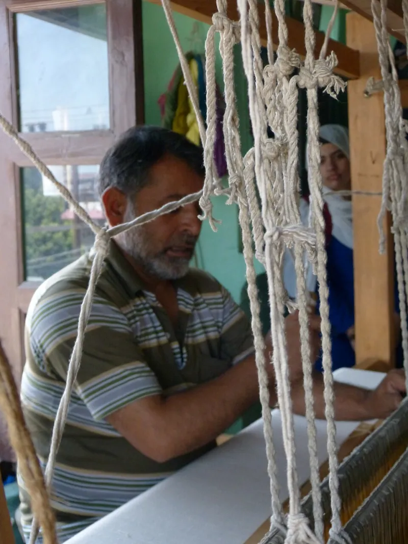 The Meditative Loom: Ancient Presence Practices Woven Into Every Kashmiri Thread